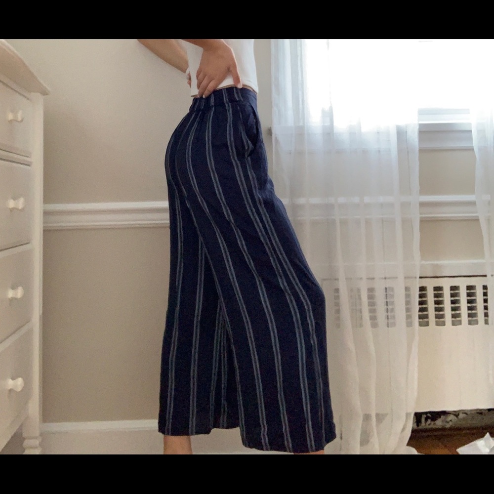 Hollister Flowy Capri Pants!!